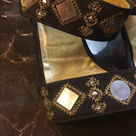 St.John Heels Black 9.5 with Beautiful Design - Picture 4 of 16